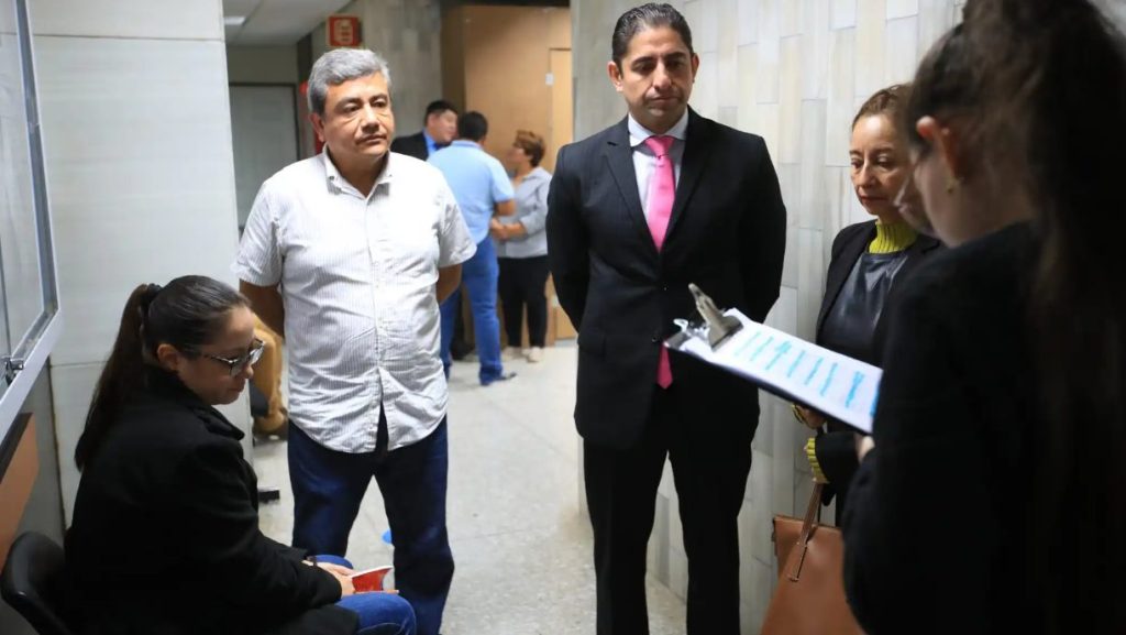 Audiencia Contra Exfiscal Stuardo Campo Suspendida y Proceso Aplazado