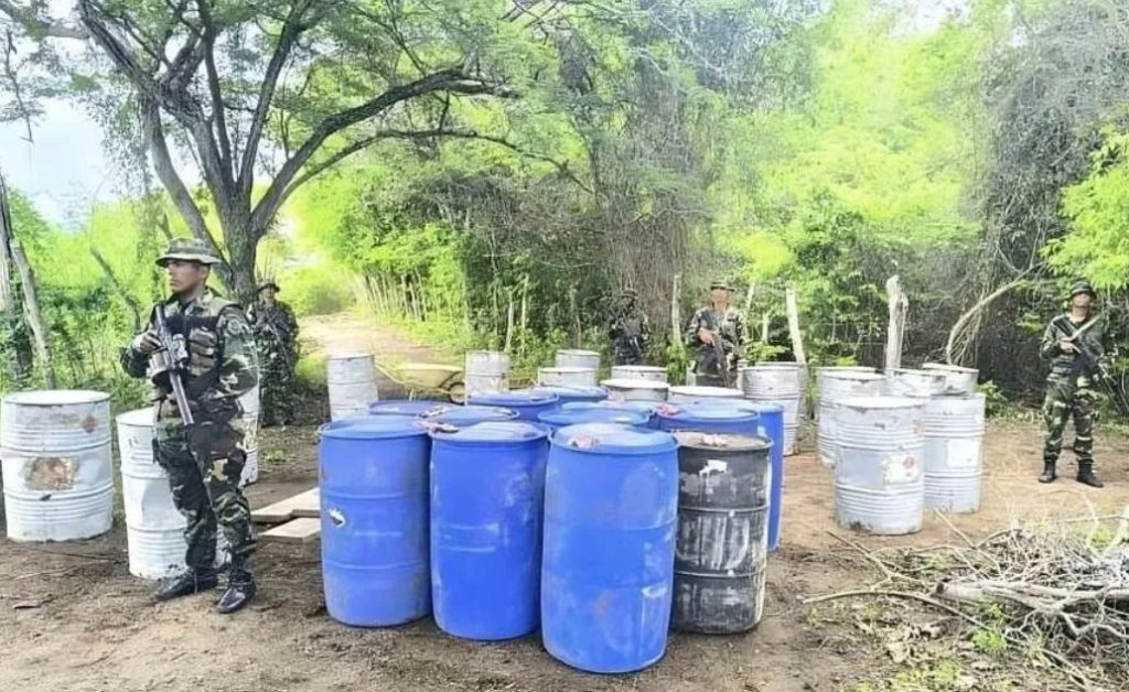 Capturan a Cuatro Personas y Decomisan 61 Panelas de Droga