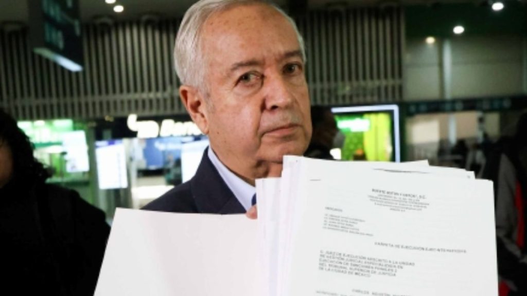 EE.UU. castiga a tres contadores