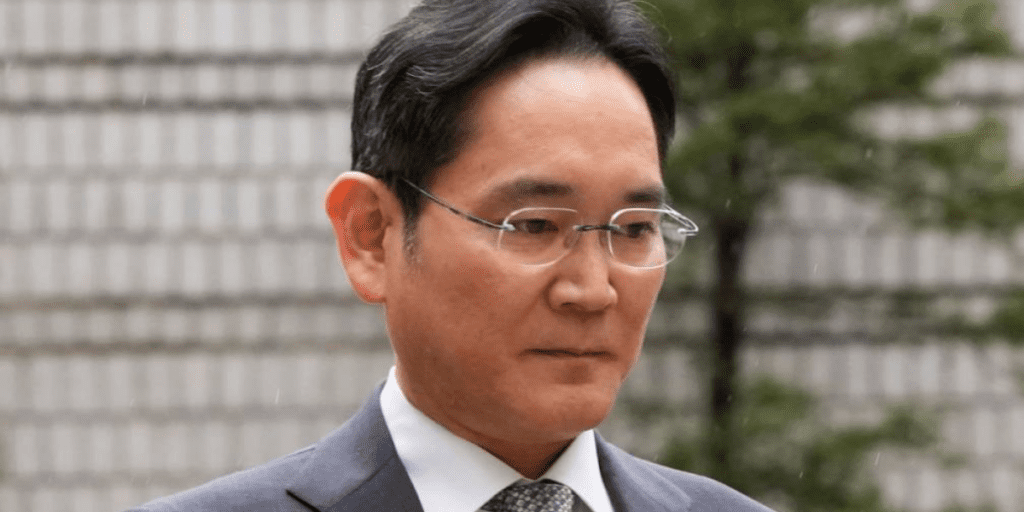 Una corte surcoreana absuelve al jefe de Samsung de delitos financieros