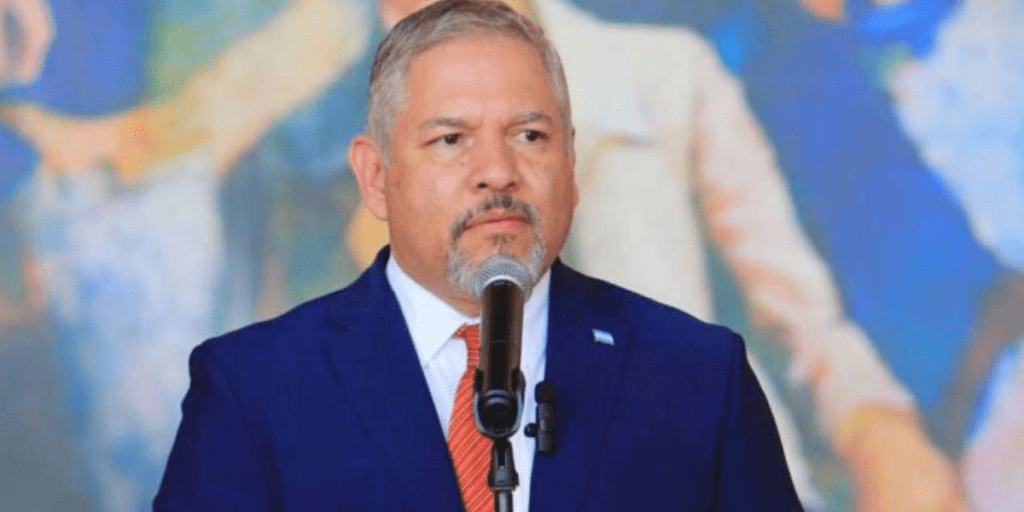 Canciller defiende a Héctor Zelaya tras ser señalado de participar en reunión con narcos