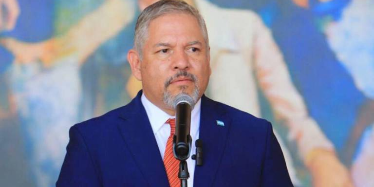 Canciller defiende a Héctor Zelaya tras ser señalado de participar en reunión con narcos