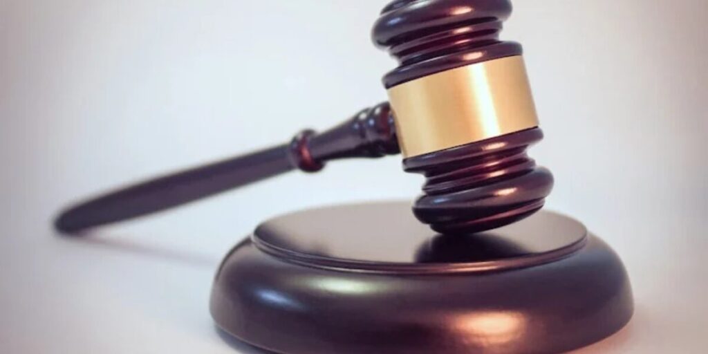 ESTAFADOR ROMÁNTICO DE NEW BEDFORD SENTENCIADO A 42 MESES POR FRAUDE ELECTRÓNICO Y LAVADO DE DINERO
